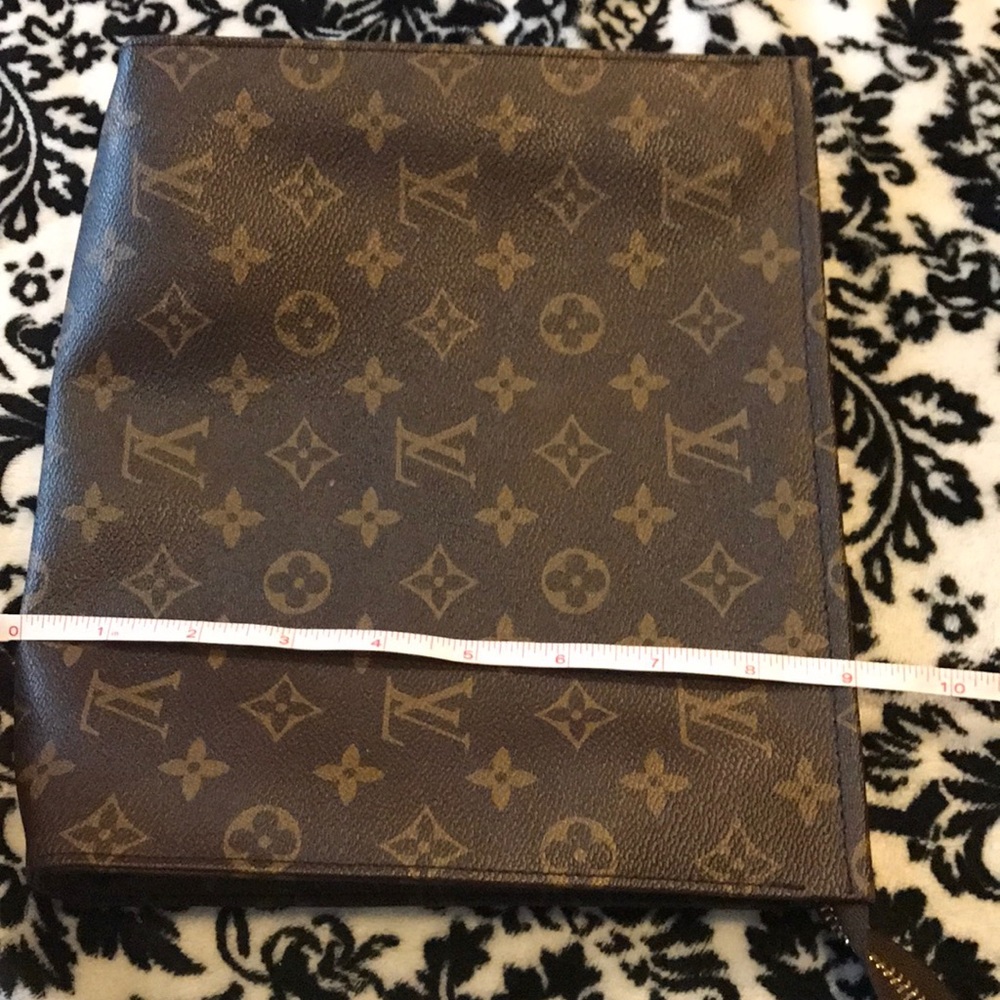 Louis Vuitton toiletry 26